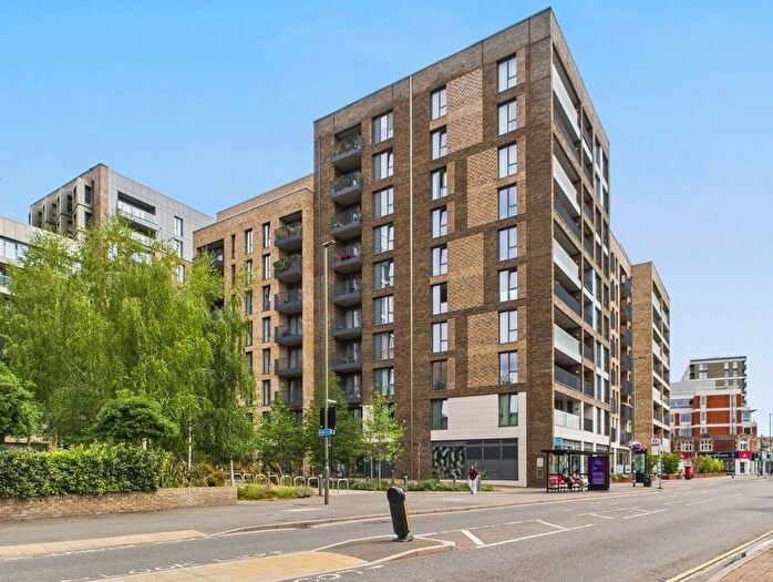 2 Bedroom Flat For Sale In High Street, Staines-Upon-Thames, Surrey, TW18