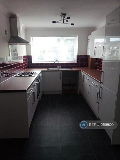 2 Bedroom Flat To Rent In Balmoral Court, Hove, BN3