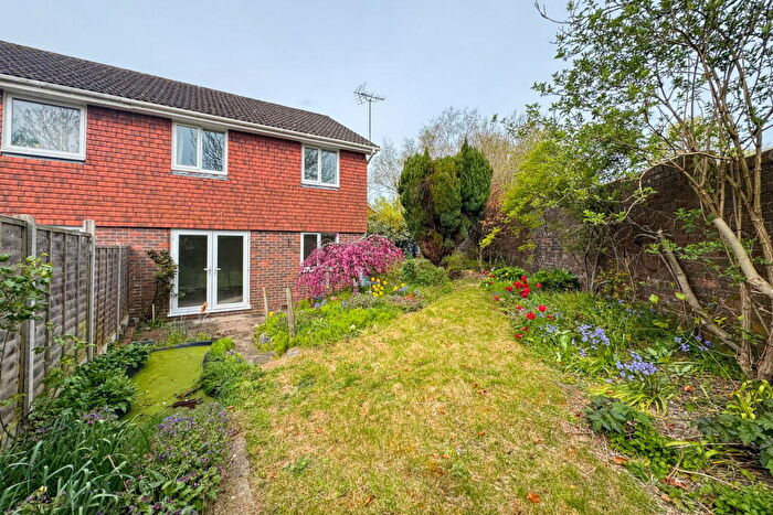 3 Bedroom End Of Terrace House For Sale In Hasted Drive, Alresford, SO24
