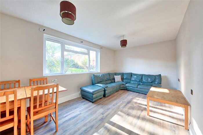 1 Bedroom Apartment To Rent In Little Dimocks, SW12