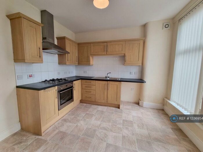 3 Bedroom Flat To Rent In Sefton Road, Wirral, CH62