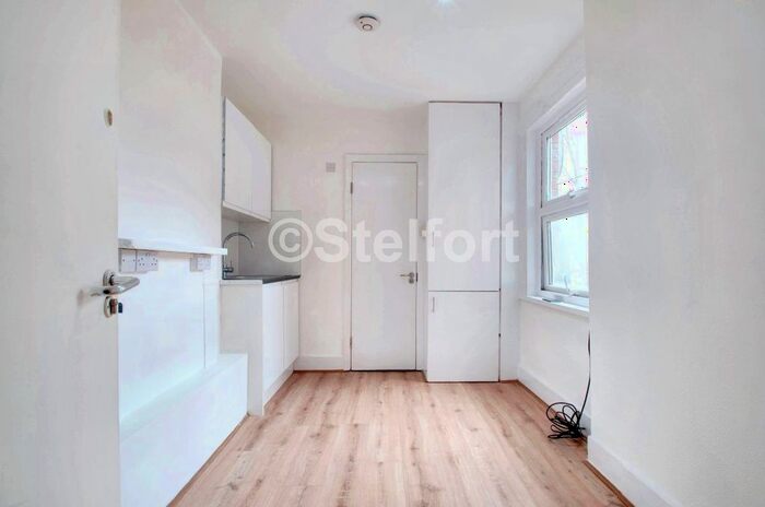 Studio To Rent In Archway Road, London, N6