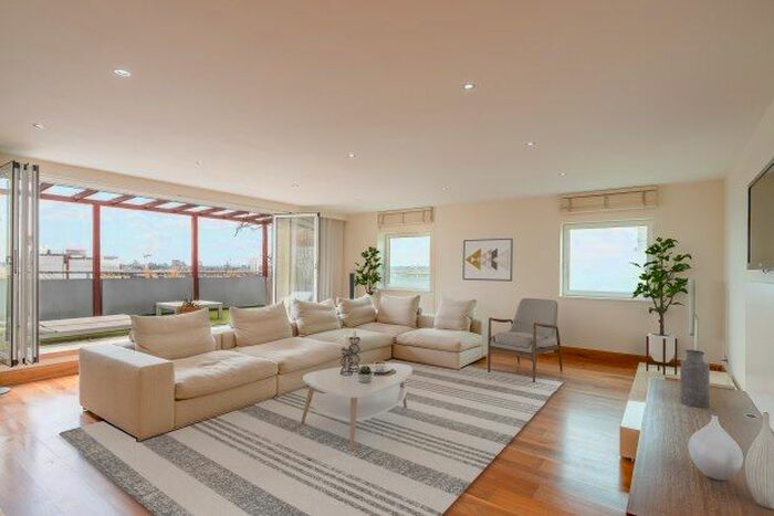 2 Bedroom Flat To Rent In Chelsea Village, London, SW6