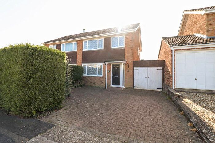 3 Bedroom Semi Detached House For Sale In Nene Drive, Bletchley, Milton Keynes, MK3