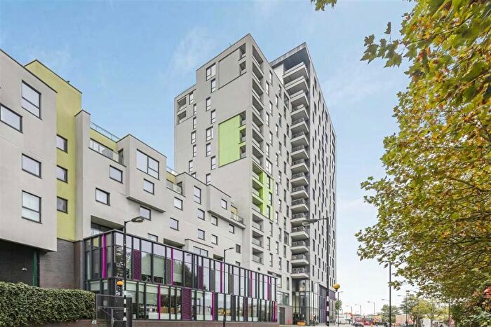 2 Bedroom Garage / Parking To Rent In Rotherhithe New Road, Southwark, London, SE16