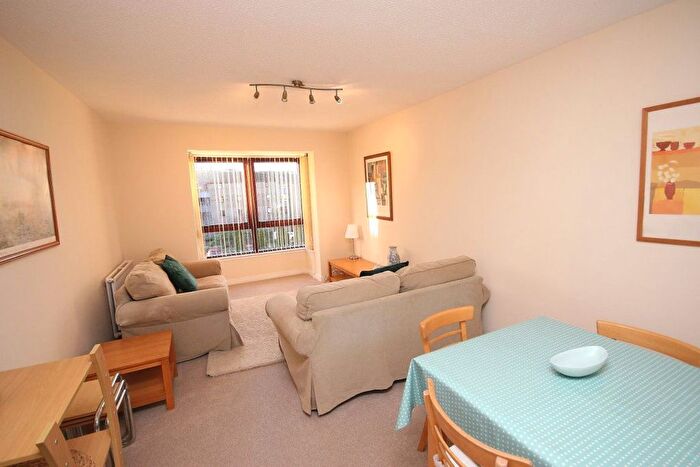 2 Bedroom Flat To Rent In Sienna Gardens, Meadows, Edinburgh, EH9