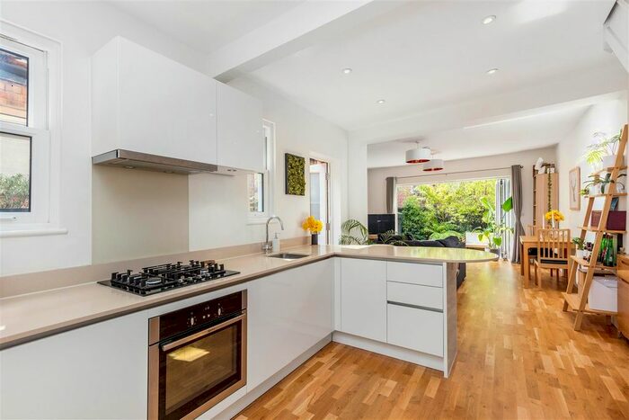 1 Bedroom Flat To Rent In Merton Hall Road, London, SW19