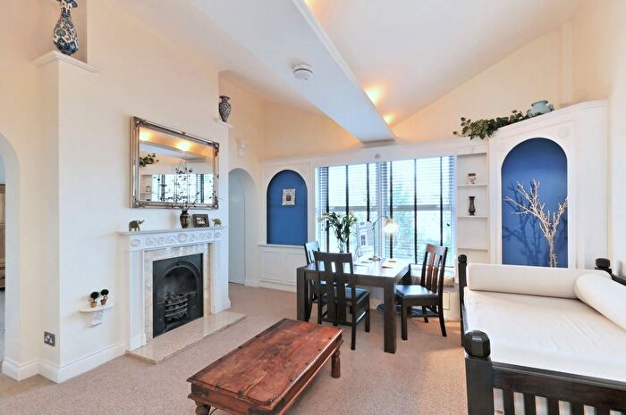 2 Bedroom Flat To Rent In Castelnau, Barnes, SW13