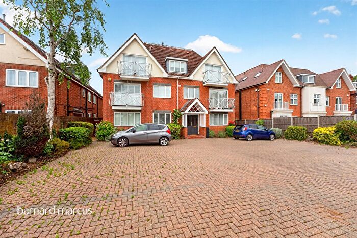 2 Bedroom Flat For Sale In High Road, London, N20