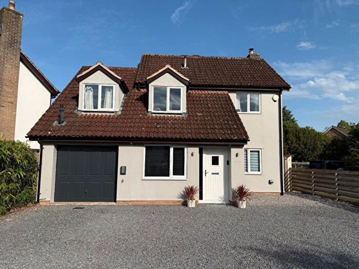 4 Bedroom Detached House For Sale In Renovated Family Home Situated In Quiet Cul De Sac Location In Wrington, BS40