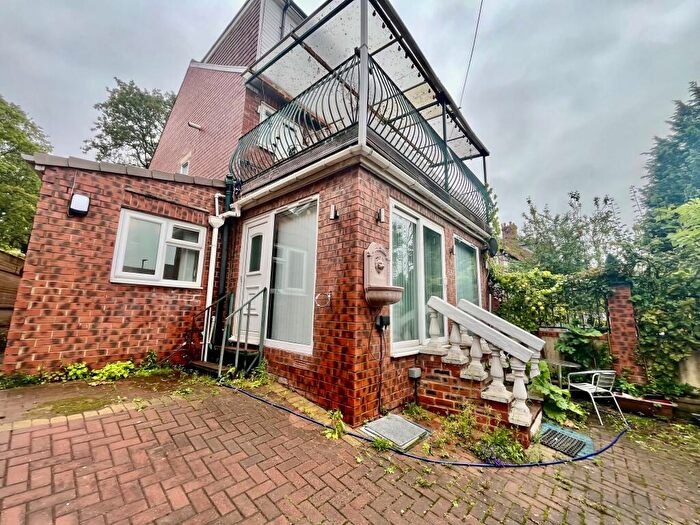 1 Bedroom Flat To Rent In Victoria Road, Leeds, LS6