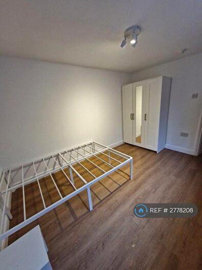 1 Bedroom Flat To Rent In Court Road, Grangetown, Cardiff, CF11