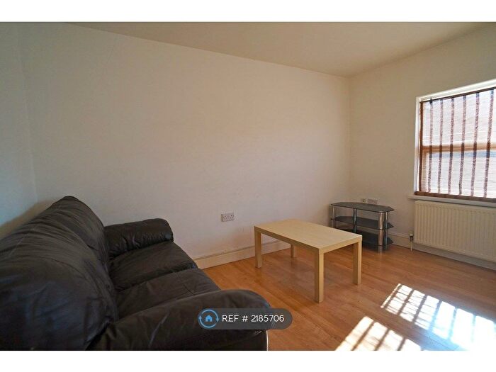 2 Bedroom Maisonette To Rent In William Street, Reading, RG1
