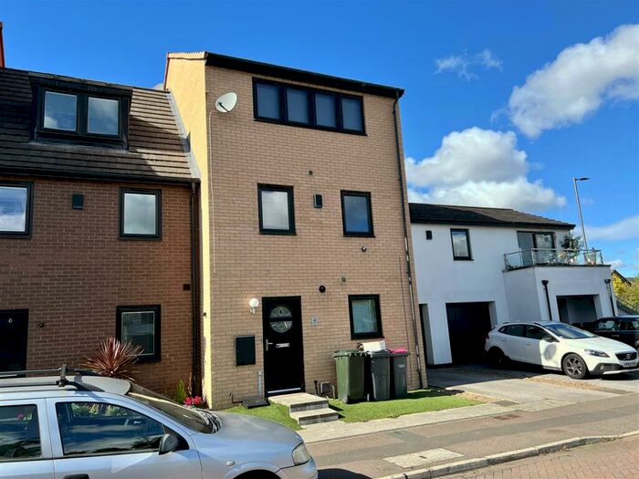 2 Bedroom Town House To Rent In Cawood Drive, Wath-upon-dearne, Rotherham, S63