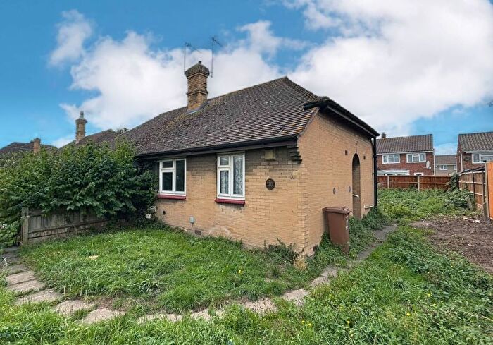 2 Bedroom Bungalow For Sale In Maiden Lane, Crayford, Dartford, Kent, DA1