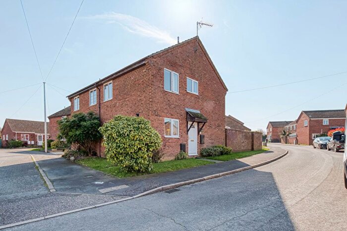 3 Bedroom Semi Detached House For Sale In Ropes Walk, Blofield, NR13