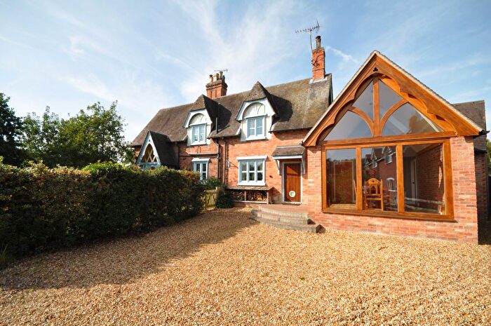 4 Bedroom Garage / Parking To Rent In Dunstall, Burton-On-Trent, Staffordshire, DE13