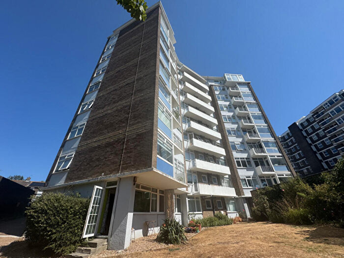 2 Bedroom Apartment For Sale In Furze Hill Court, Furze Hill, Hove, BN3