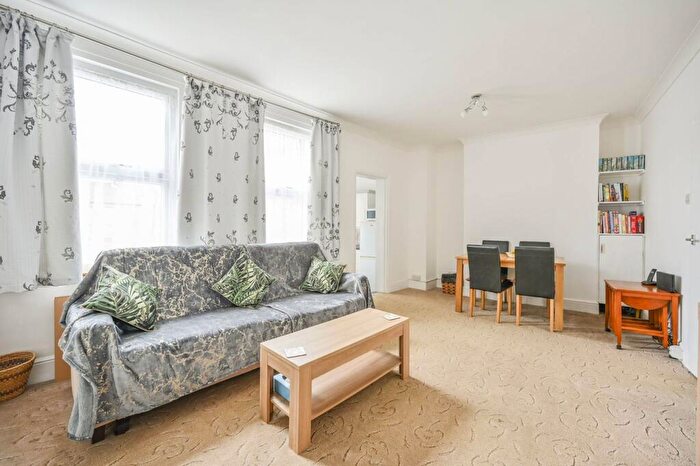 2 Bedroom Flat For Sale In Hove Avenue, Walthamstow, London, E17