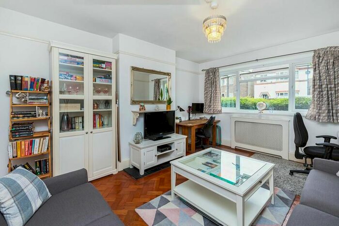 2 Bedroom Flat To Rent In Balham Park Road, London, SW12