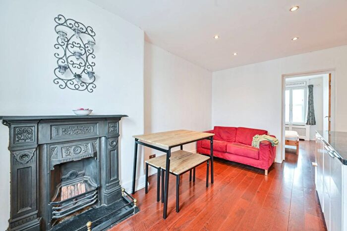 2 Bedroom Flat To Rent In Old Kent Road, Bermondsey, London, SE1