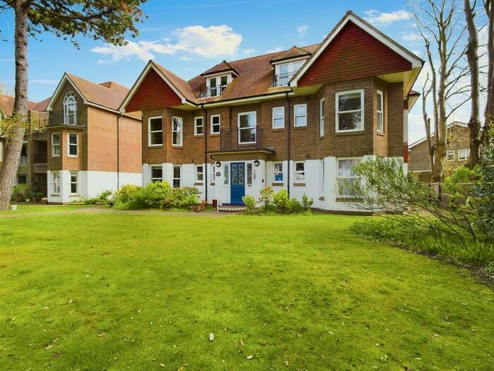 2 Bedroom Apartment To Rent In Grand Avenue, Worthing, BN11