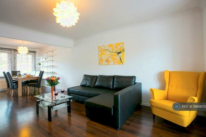 3 Bedroom Terraced House To Rent In Allenvale Gardens, Aberdeen, AB10