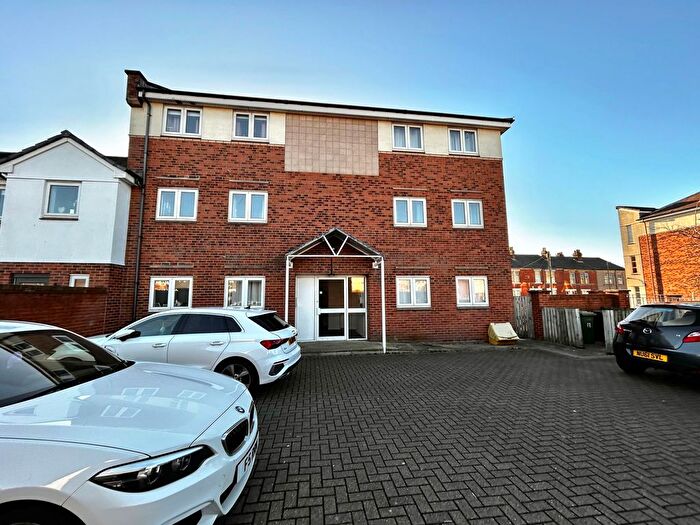 2 Bedroom Flat To Rent In Grebe Close, Dunston, Gateshead, NE11