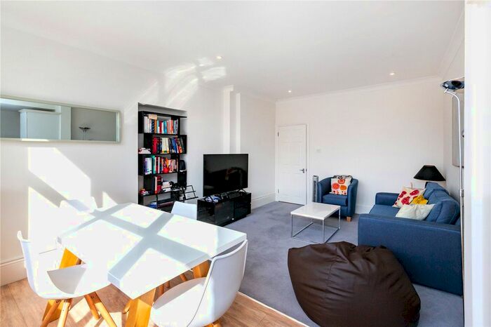 1 Bedroom Flat To Rent In Citadel Court, City Road, Clerkenwell, London, EC1Y