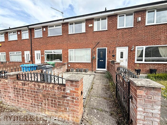 3 Bedroom Town House To Rent In Muirfield Close, Manchester, Greater Manchester, M40