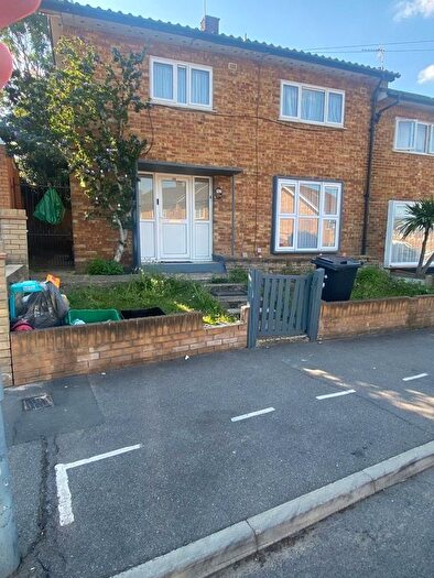 3 Bedroom Detached House To Rent In Tudor Crescent, Ilford, IG6