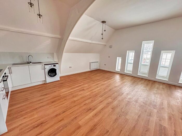 2 Bedroom Apartment To Rent In Two Bedroom Apartments Warren Avenue, Southampton, SO16