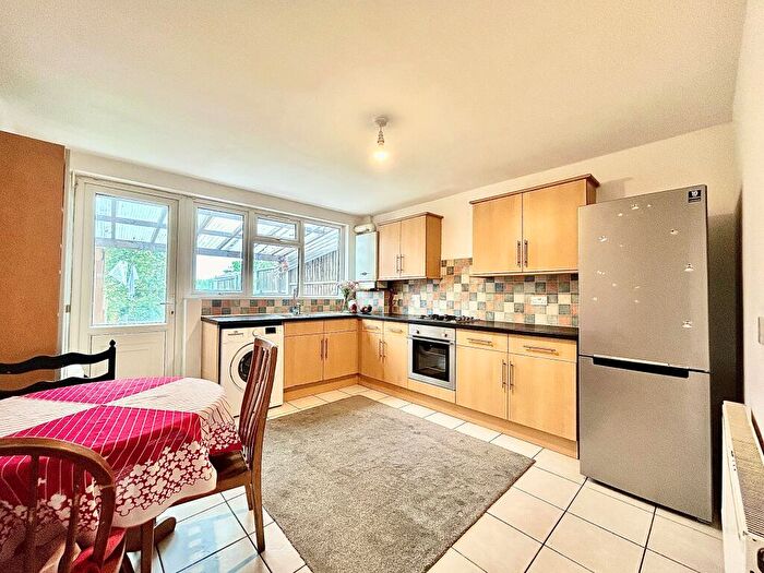 3 Bedroom Terraced House To Rent In Stow Crescent, Walthamstow, E17