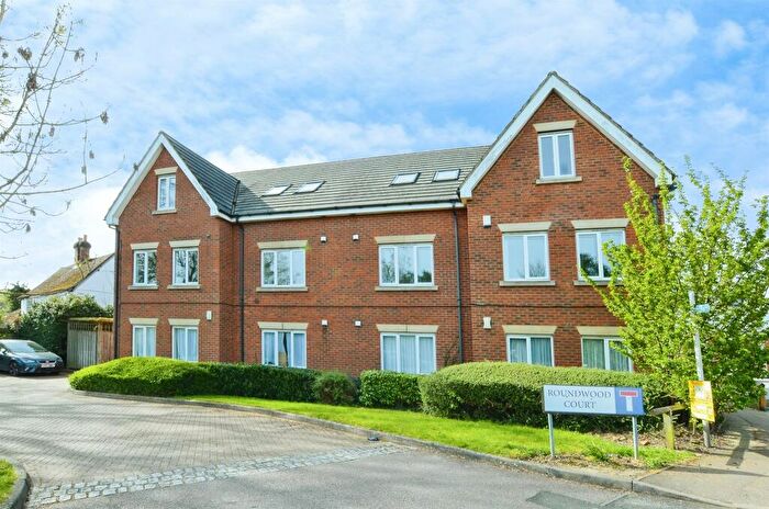 2 Bedroom Flat For Sale In Roundwood Lane, Harpenden, AL5
