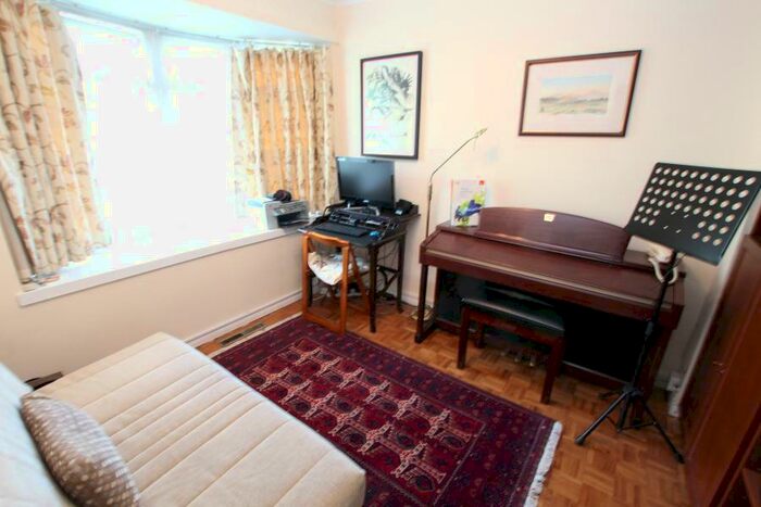 4 Bedroom Town House To Rent In Woking, GU22