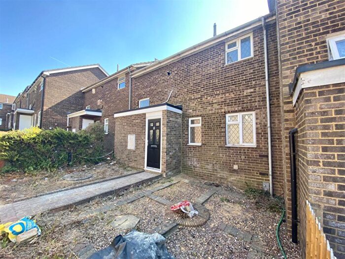 3 Bedroom Terraced House To Rent In Wexham Close, Luton, LU3