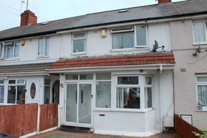 4 Bedroom Semi-Detached House To Rent In St. Stephens Road, West Bromwich, B71