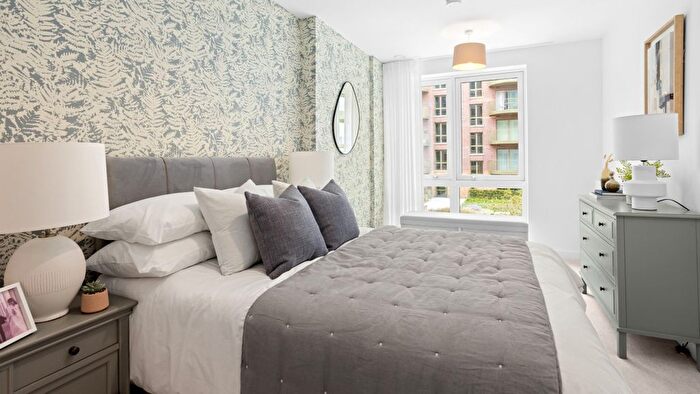 3 Bedroom Flat For Sale In Pegler Square, London, SE3