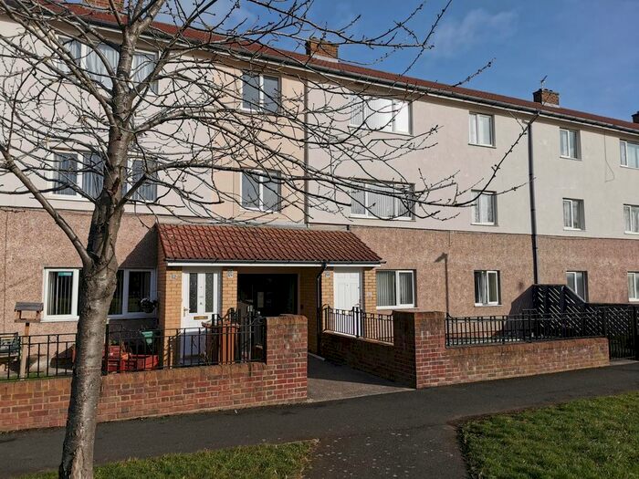 2 Bedroom Flat To Rent In West Farm Avenue, Longbenton, Newcastle Upon Tyne, NE12