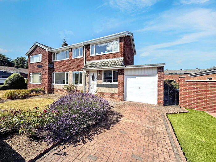 3 Bedroom Semi Detached House For Sale In Lister Close, Houghton Le Spring, Tyne And Wear, DH5