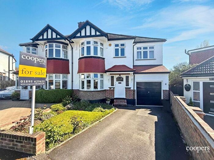 4 Bedroom Semi Detached House For Sale In Roundwood Close, Ruislip, HA4