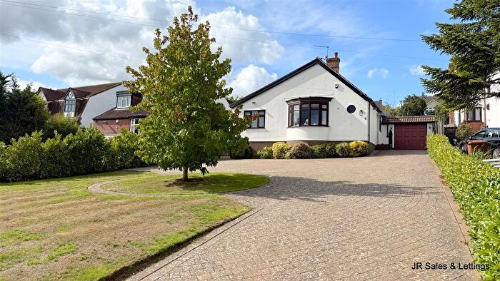 3 Bedroom Detached Bungalow For Sale In Northaw Road East, Cuffley, EN6