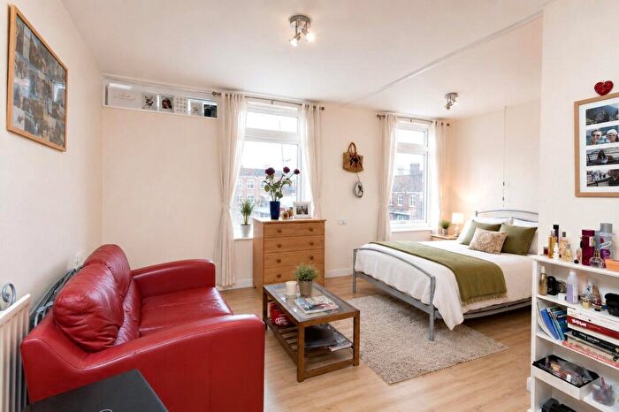 Studio To Rent In Westbridge Road, London, SW11