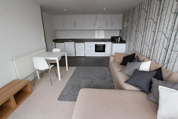 2 Bedroom Flat To Rent In Canal Street, Nottingham, NG1