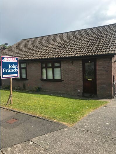 2 Bedroom Bungalow To Rent In Rhodfa'r Eos, Cwmrhydyceirw, SA6