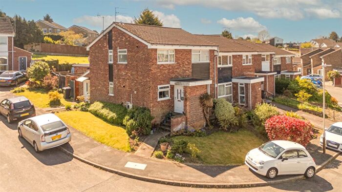 2 Bedroom Maisonette For Sale In Okehampton Avenue, Leicester, LE5