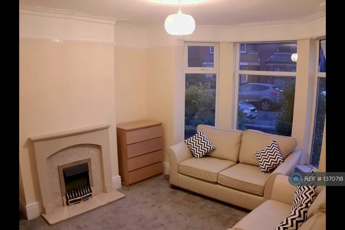 3 Bedroom Semi-Detached House To Rent In Alresford Road, Salford, M6