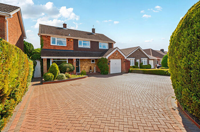 4 Bedroom Detached House For Sale In Totternhoe Road, Dunstable, Bedfordshire, LU6