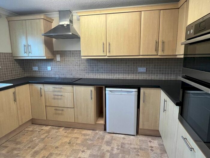 2 Bedroom Flat To Rent In Sylvania Drive, Exeter, EX4