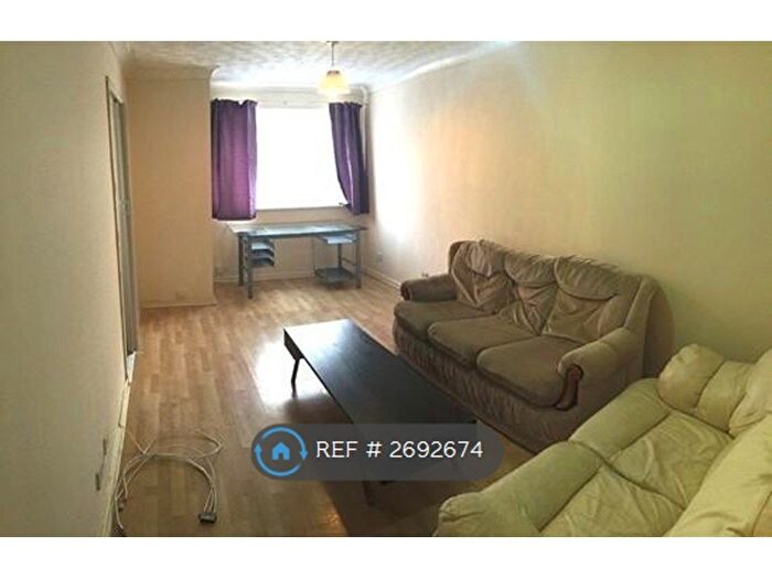 2 Bedroom Flat To Rent In Pittman Gardens, Ilford, IG1